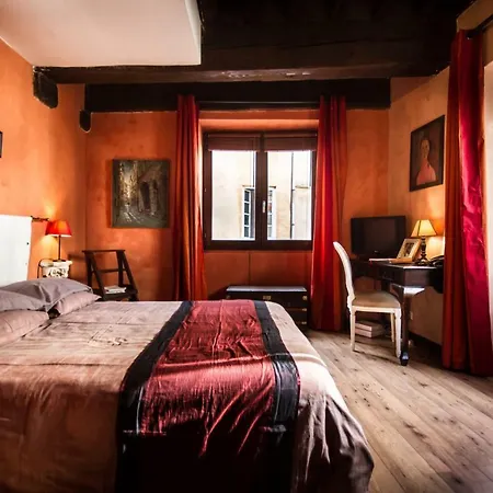 Renaissance Cote Cour Apartment